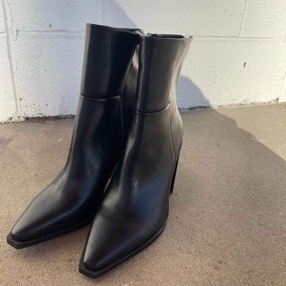 New Steve Madden Elene Block Heel Leather Ankle Boot Size 9 - Picture 2 of 7